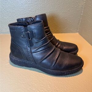 Clark’s Caroline Orchid Leather Ankle Boots